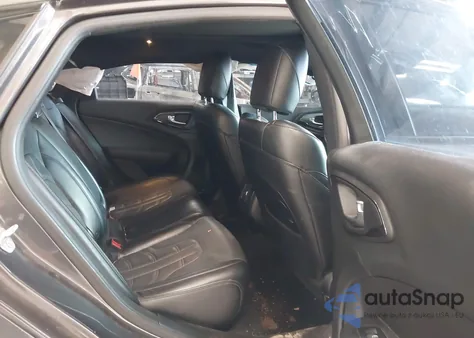 2015 Chrysler 200 S z USA, uszkodzony, nr VIN 1C3CCCBG1FN614443